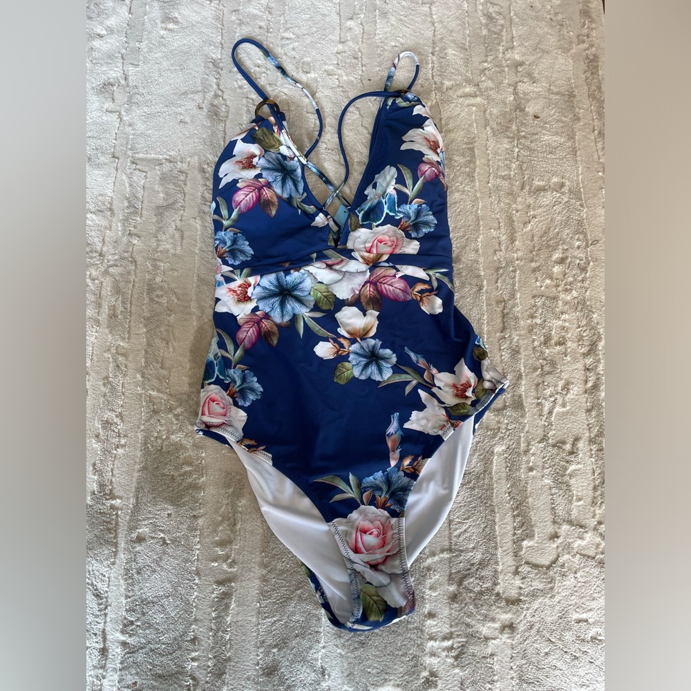 Cupshe one piece bathing suit never worn